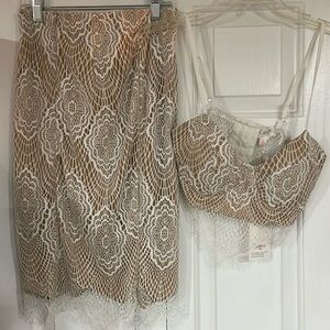 L'ATISTE L’ATISTE White and Tan Lace Overlay Skirt Set